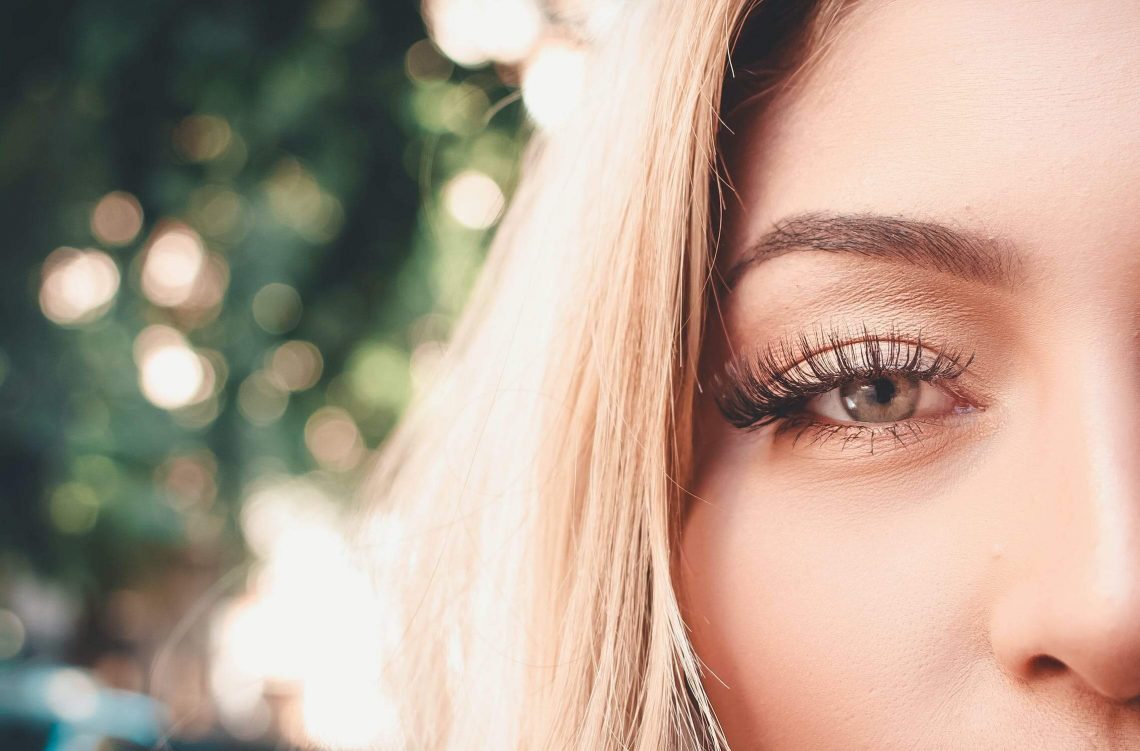 How to Make Lashes Look Longer