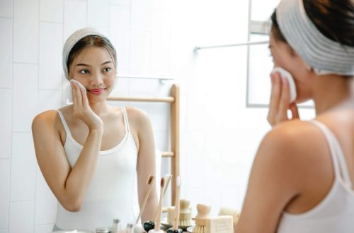 How to Remove Makeup Naturally?